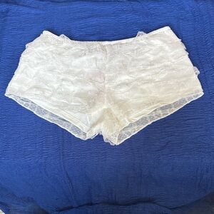 Edikted White Lace Women's Shorts